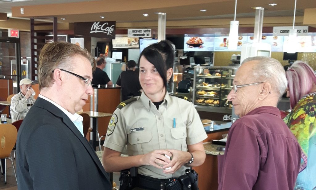 Beau succès de l’activité « Un café avec un policier » dans la MRC de Joliette